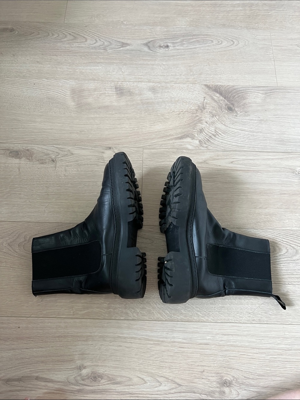 Women's Black Heeled Chelsea Boots - Classic Slip-On Style - Picture 3 of 6